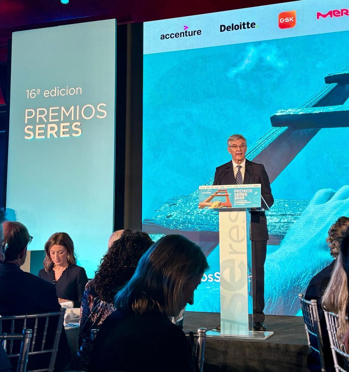 👏Enhorabuena a Konecta, <a href="/MASORANGE_ES/">MasOrange</a> y #GrupoRodilla, reconocidas en los #PremiosSERES por su #innovación y compromiso social.

Ha sido un honor formar parte del jurado. 

Hoy se celebra #RADARSERES, que clausurará <a href="/SaizElma/">Elma Saiz</a>, con el lema: "La nueva competitividad es social".