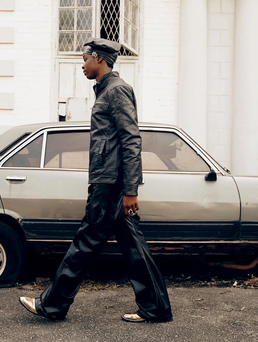 AlbumTalksHQ's tweet image. 🚨CHAMPZ’ “Champion’s Arrival” EP enters the UK Apple Albums Top 20 at #17. 🇬🇧📊

— He’s currently the highest Charting Nigerian Act on UK Apple. 
— The youngest Nigerian act to break into the UK Top 20. 

…all with a surprise EP. 🤯