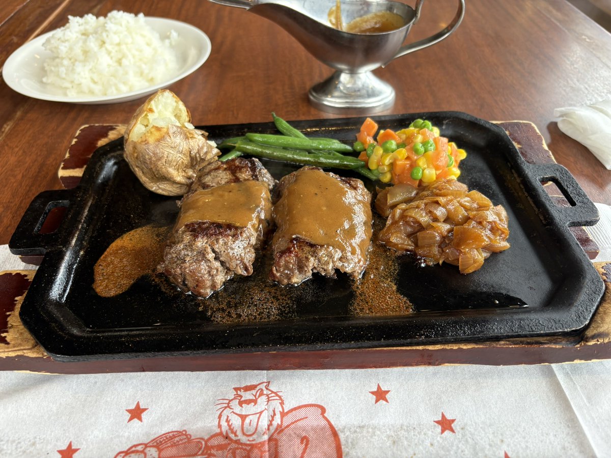 31保土ヶ谷球場近くのハングリータイガーでお昼
横浜のソウルフードらしく肉がギュッと詰まったハンバーグでした。