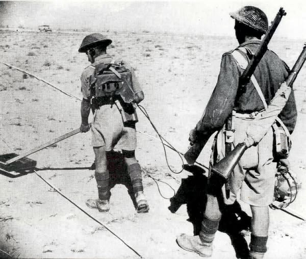 South Africaan Engineers clearing a path through the Gazala Minefields in 1942
