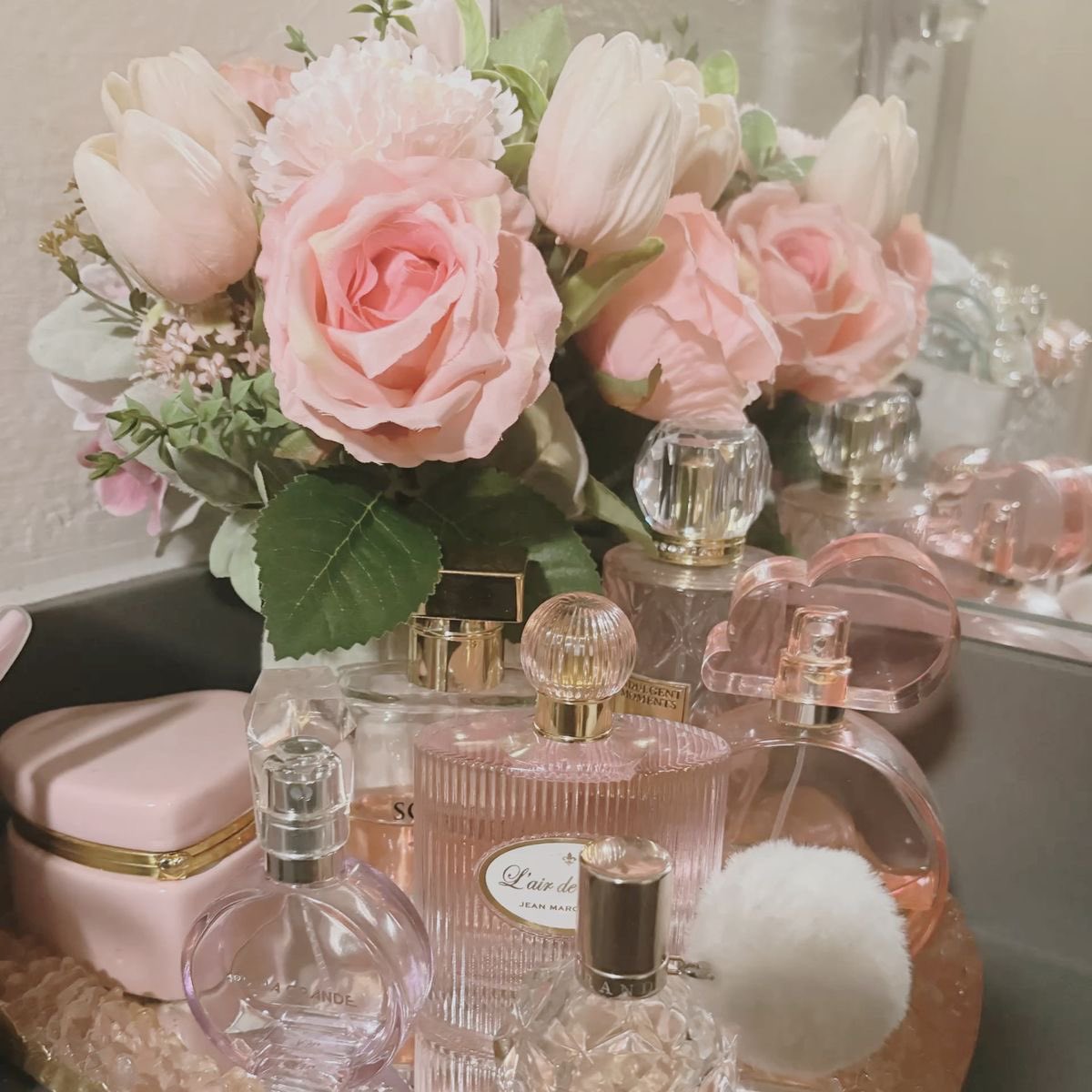 cupidsreads's tweet image. how does pinterest see you? ⋆.𐙚 ̊

⪼ aesthetic 
⪼ dream place 
⪼ perfume 
⪼ palette