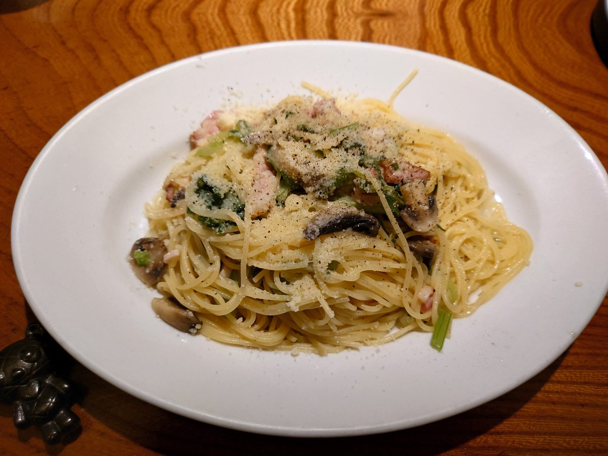 C7Ln4b's tweet image. 今日のランチは築地で
パスタ🍝です

ベーコンと小松菜、チーズ
柚子胡椒のオイルベース
スパゲッティ🍝大盛

アルデンテの素晴しい茹でかげん
美味しいお店です

築地のら
050-5456-5913
東京都中央区築地7-11-13 
tabelog.com/tokyo/A1313/A1…