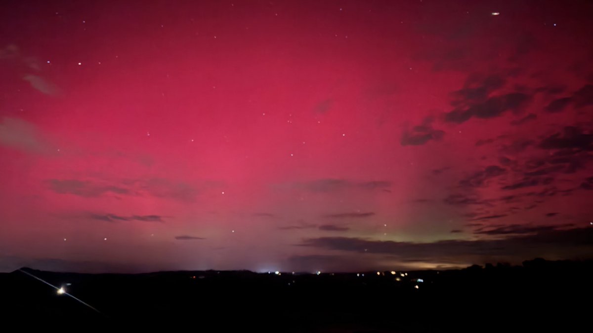 ObieMiller's tweet photo. Northern lights in California https://t.co/5guHg8pmRT