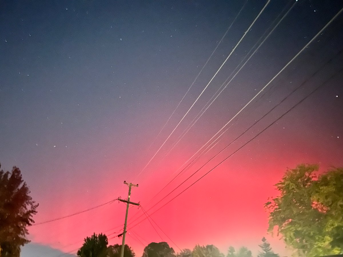 Aurora in Sonoma County…visible with naked eye despite light pollution
Pictures with 10 sec delay in night mode 
#sonomacounty #Auroraborealis