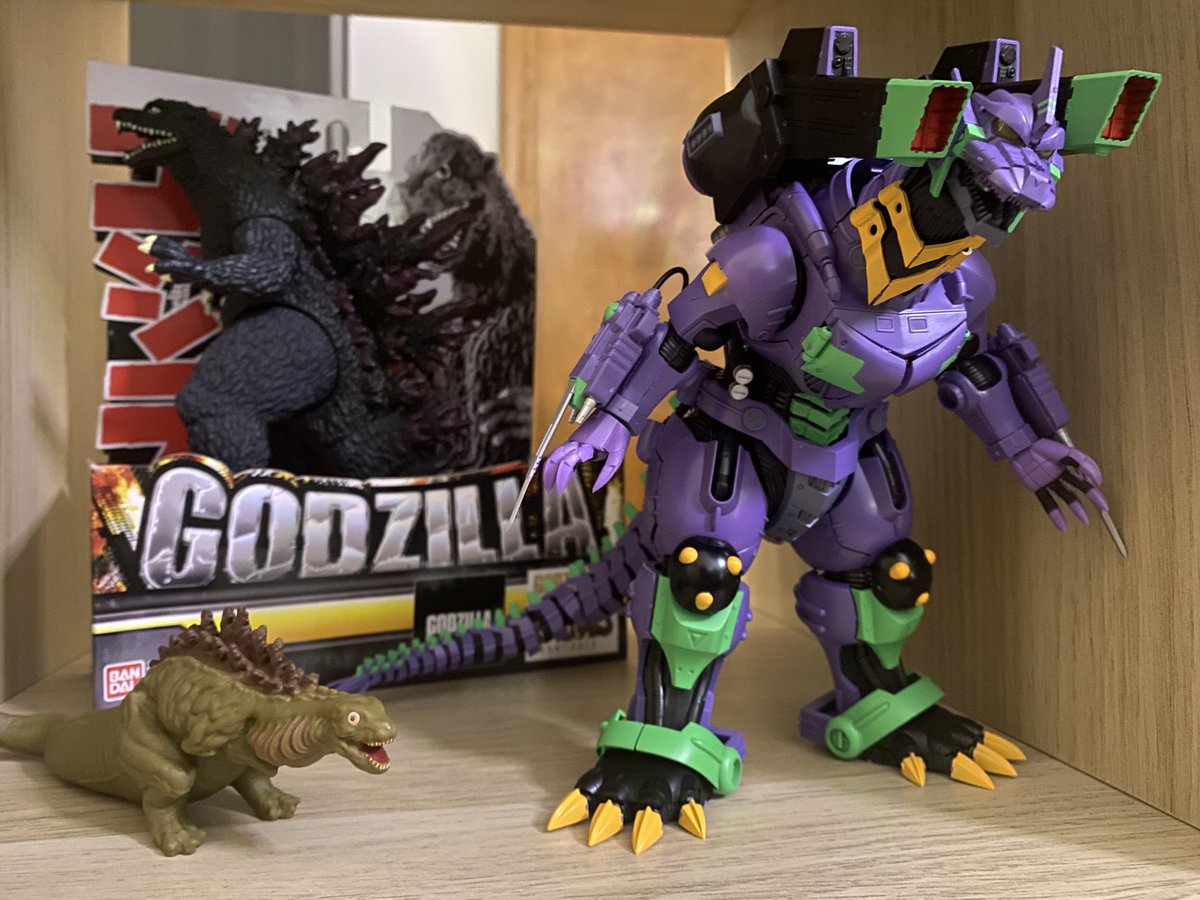forgot to post the finished model because it was like 3 a.m 

But EVA Godzilla is done!