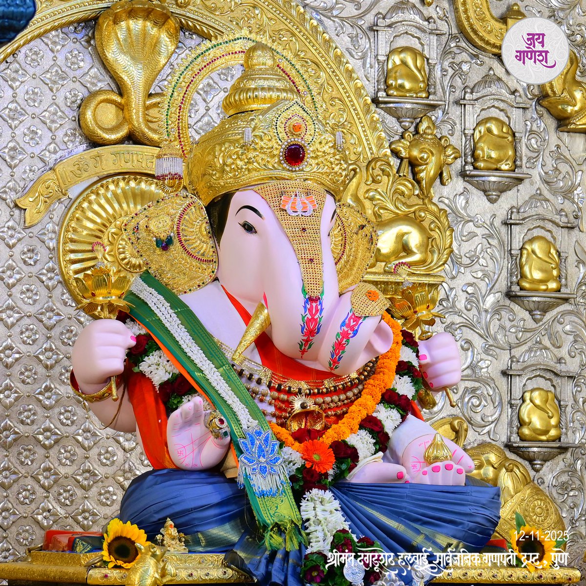 DagdushethG's tweet photo. प्रणम्य शिरसा देवं गौरी विनायकम् । भक्तावासं स्मेर नित्यमाय्ः कामार्थसिद्धये
.
.
.
.
#shrimant #dagdusheth #shrimantdagdushethhalwaiganpati #ganpati #ganpatibappa #pune #maharashtra #bappa https://t.co/dY7pUfmSV2