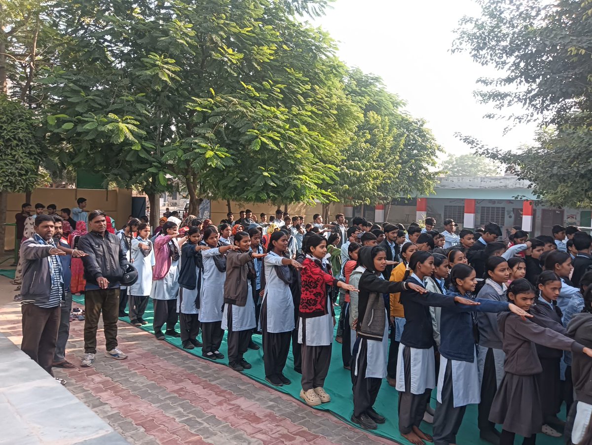 SwachhBharatGov's tweet image. राष्ट्रगीत ‘वंदे मातरम्’ के 150 वर्ष पूर्ण होने के उपलक्ष्य में नगर निगम जयपुर ने सफाईमित्रों एवं आमजन के साथ विशेष श्रमदान कार्यक्रम में भाग लिया। विद्यालयों में छात्रों व शिक्षकों ने स्वच्छता शपथ ली तथा सफाईमित्रों को #WasteSegregation के प्रति जागरूक किया गया।
#SwachhBharat