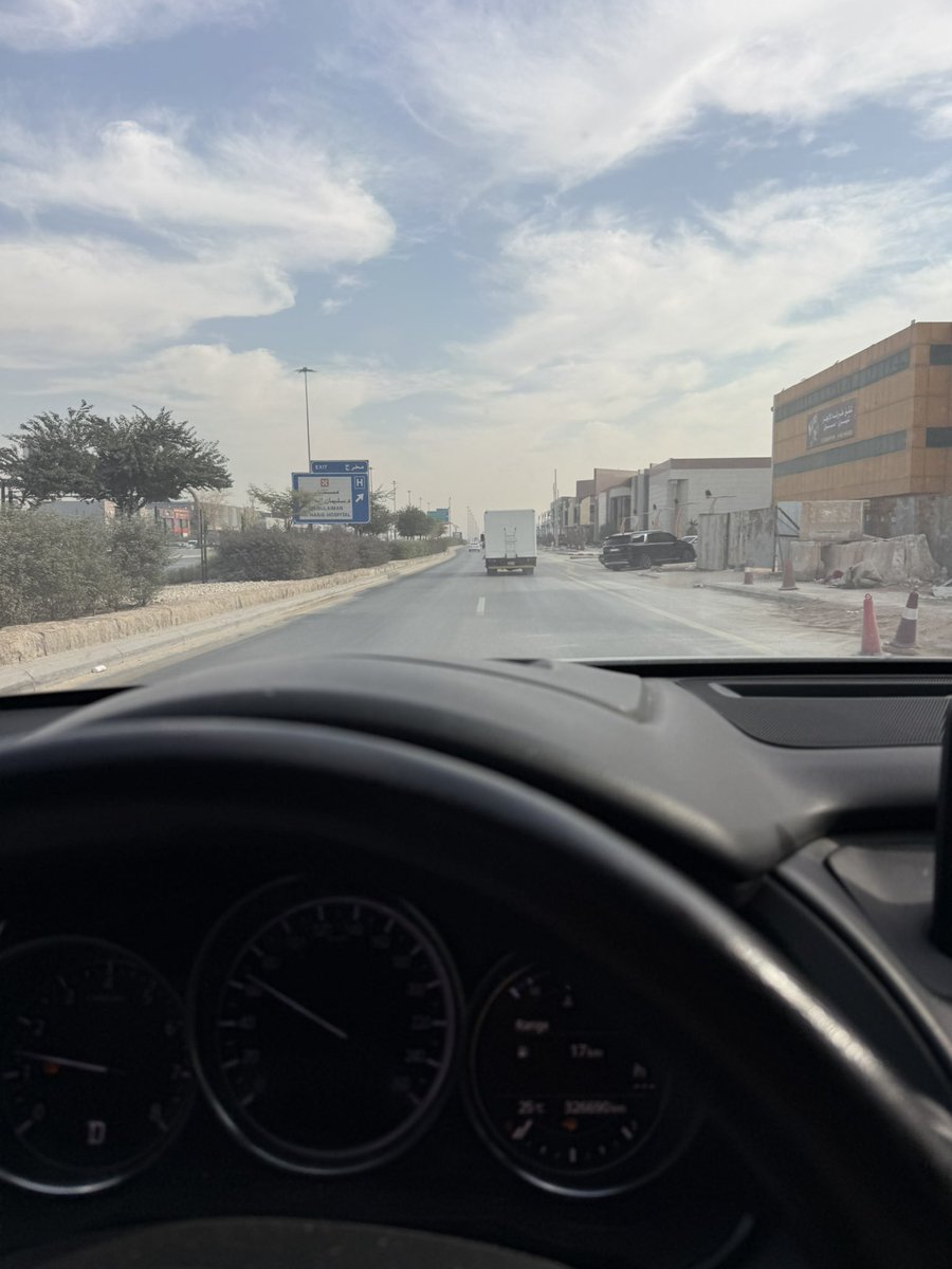 kokoo9211's tweet photo. @ABDULMAJEEDFUL مسؤول علاقات حكوميه الشغل ميداني 😢 https://t.co/vsLHvMYSTO