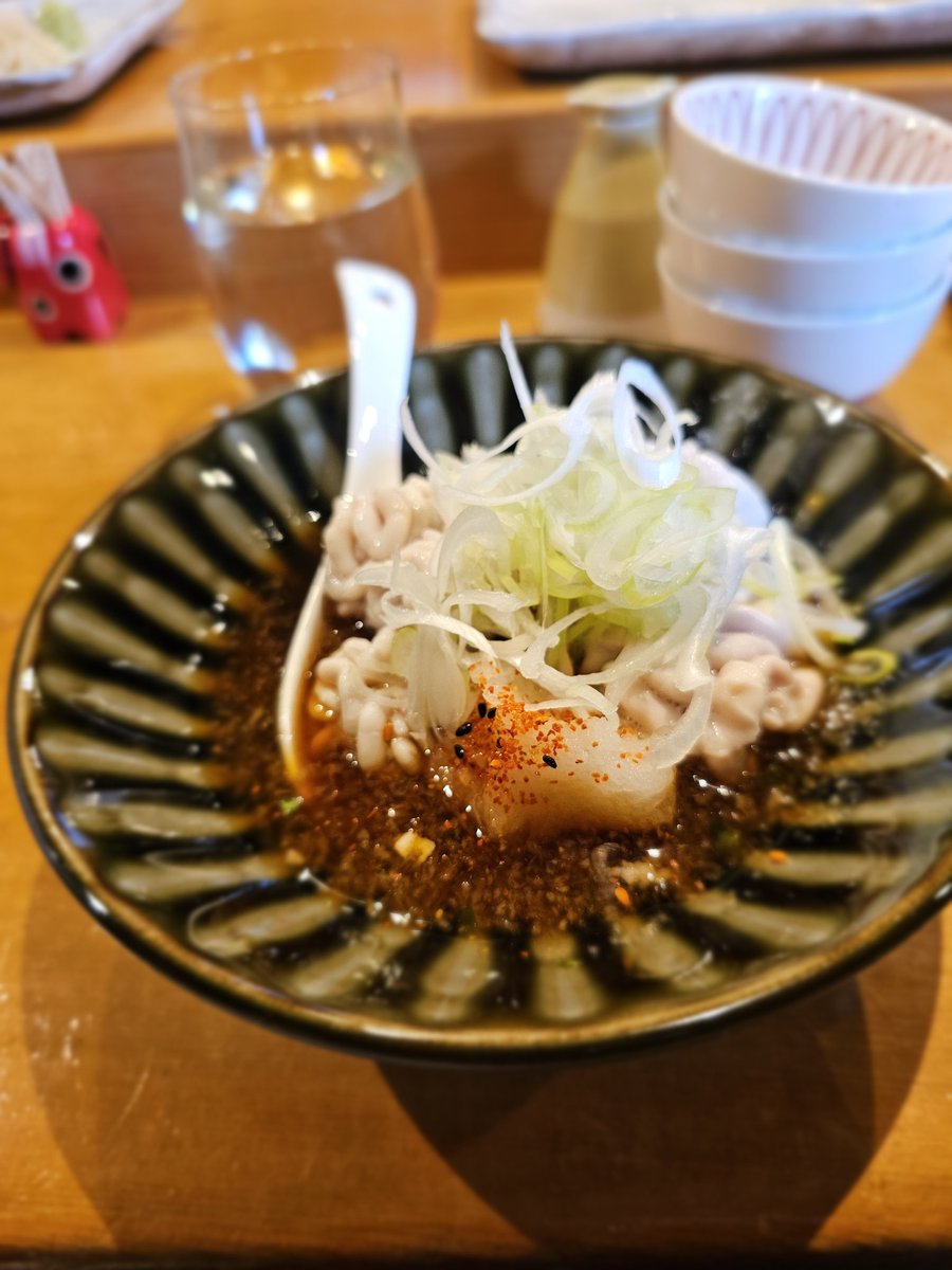 devi1_side's tweet photo. 最高の熱海
一貫ずつ握られた寿司をすぐ食べるのはマジで至高
昼から酔っ払い( ˙ᗜ˙)ﾀﾞﾈ！ https://t.co/PhLgvjJjbX