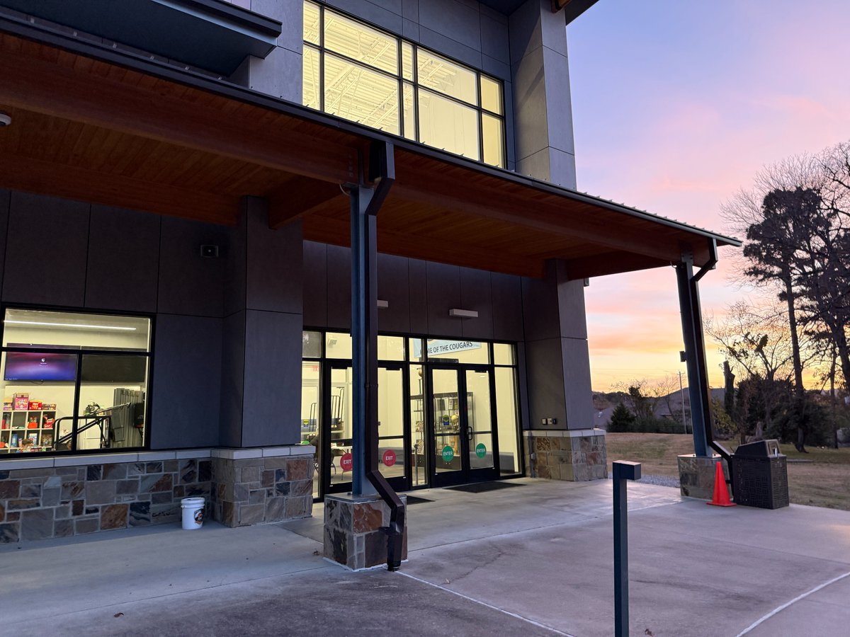 Midwest Stop #4

Appreciate <a href="/CoachStark_22/">DaShaun Stark</a> for having me at <a href="/TNSCougarsMBB/">The New School Cougars</a> practice today

Hard-working group of guys entering year 1 on <a href="/thegrindsession/">The Grind Session</a> . Missouri-commit Aidan Chronister leads the way as a dynamic scoring guard that should prove that he's more than just a