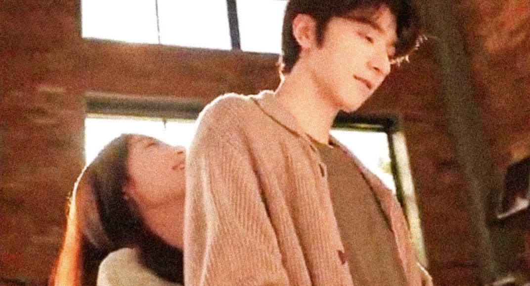 kdramas__'s tweet image. their height difference is so cuteee

#WhenIMeetTheMoon #LuYuxiao #LinYi