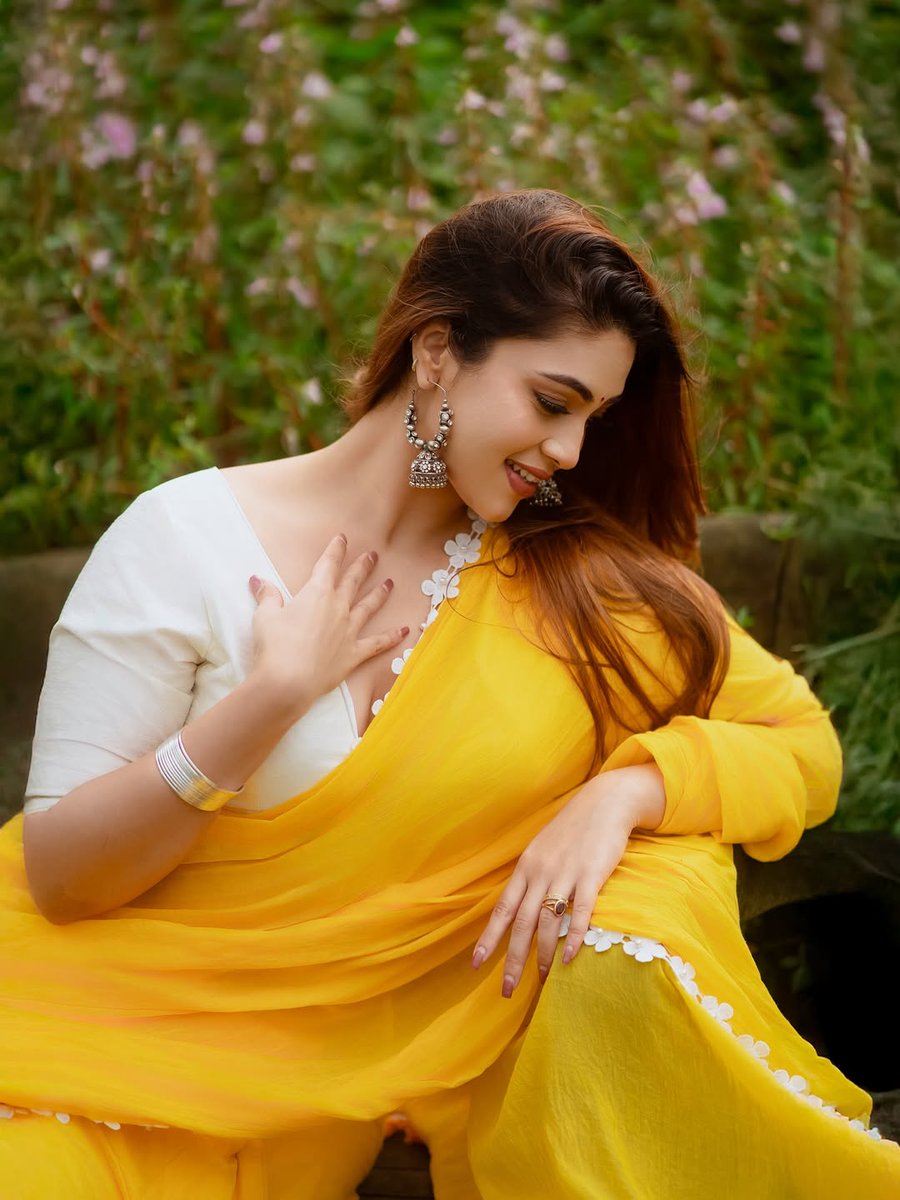 तू नहीं तो ज़िंदगी में और क्या रह जाएगा
दूर तक तन्हाइयों का सिलसिला रह जाएगा।