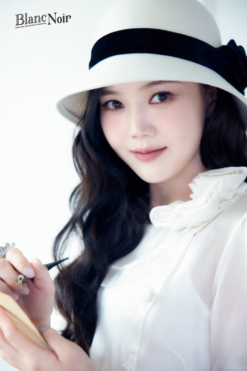 8_OHMYGIRL's tweet image. 오마이걸(OH MY GIRL) 2026 SEASON’S GREETINGS [BlancNoir]

#HyoJung #Yubin

#오마이걸 #OHMYGIRL #OMG
#2026SEASONSGREETINGS