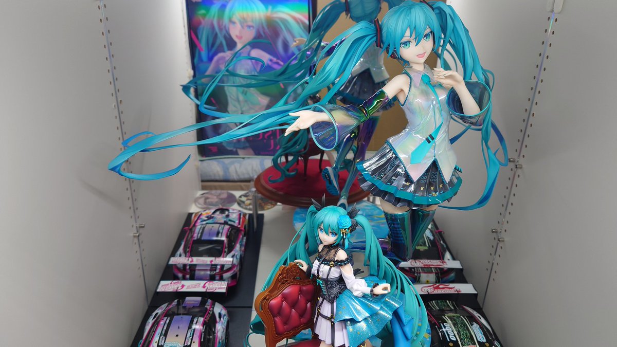 sora390831's tweet photo. 初音ミク 0x27 Eternal Stream到着✨
ミクさん大きい!凄く輝いてます✨
飾る場所確保に苦労したけど買って良かった(*´∀`)
お顔も可愛く服装等輝いて✨完成度がヤバイ(笑)
1/4サイズ見応え合って最高!
#初音ミク #redjuice #グッスマ https://t.co/HAVcCrUcS6