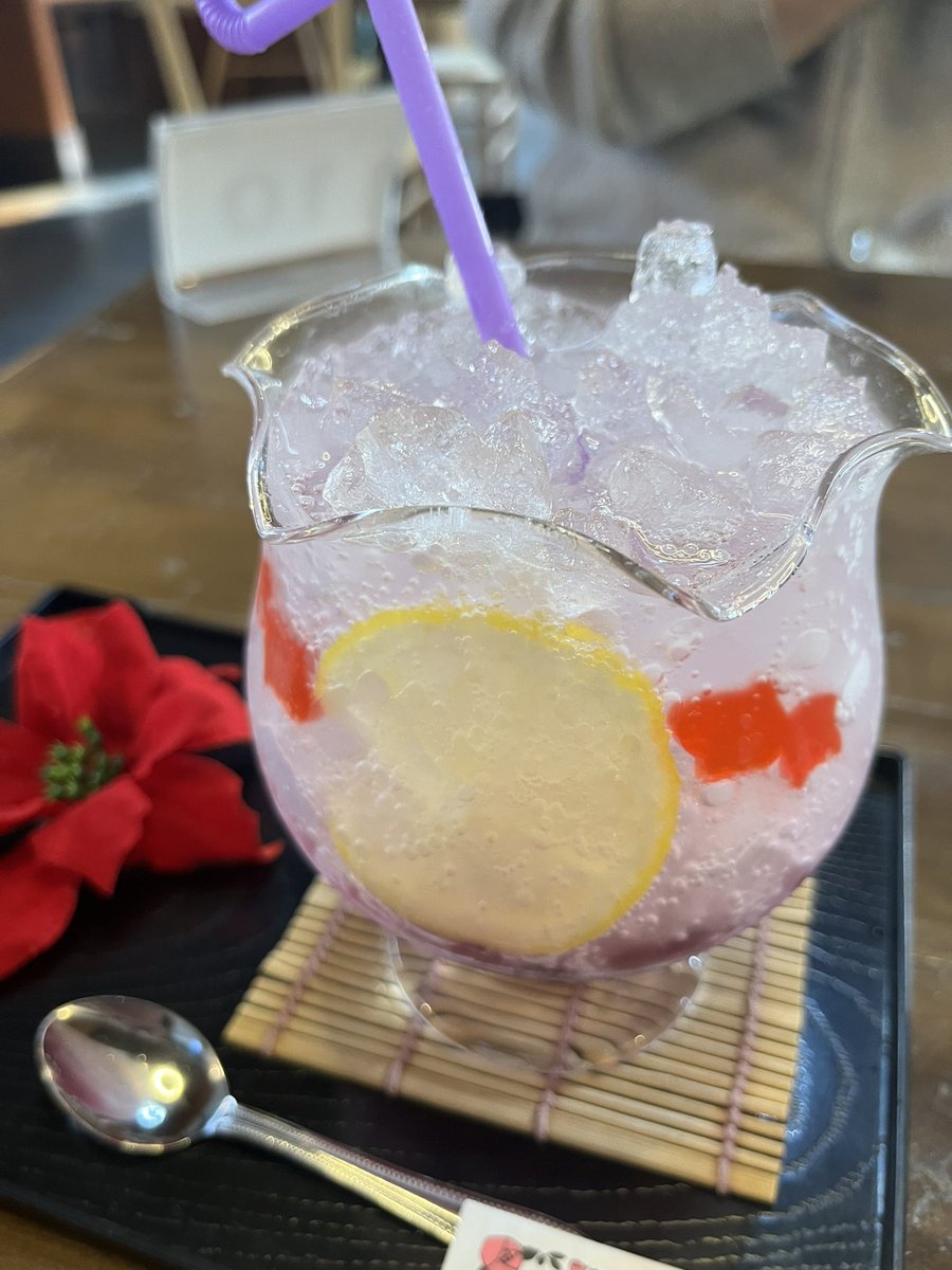79WTLhWuDdojMxA's tweet photo. 小江戸カフェ金魚亭　#金魚停 #川越　#金魚鉢　焼きそばパンとグレープフルーツのジュース🍹いただきました https://t.co/Dj18Cwv9Jz