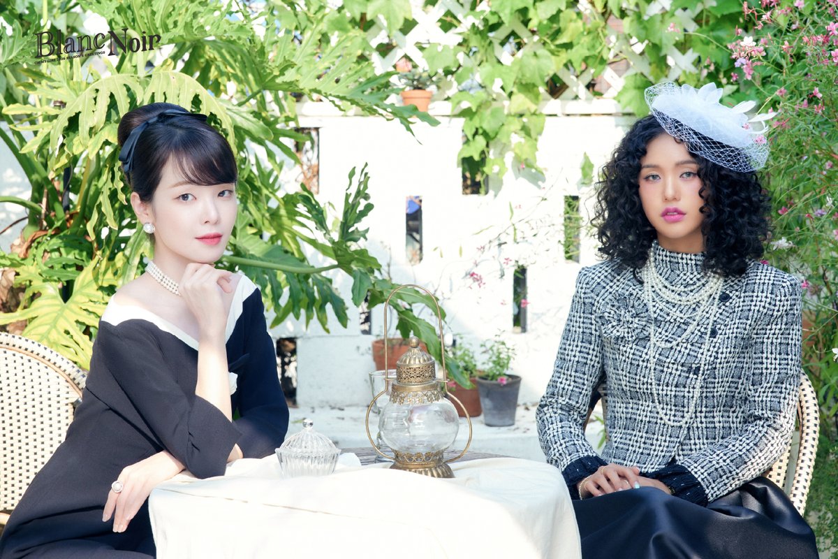 8_OHMYGIRL's tweet image. 오마이걸(OH MY GIRL) 2026 SEASON’S GREETINGS [BlancNoir]

#Mimi #SeungHee

#오마이걸 #OHMYGIRL #OMG
#2026SEASONSGREETINGS