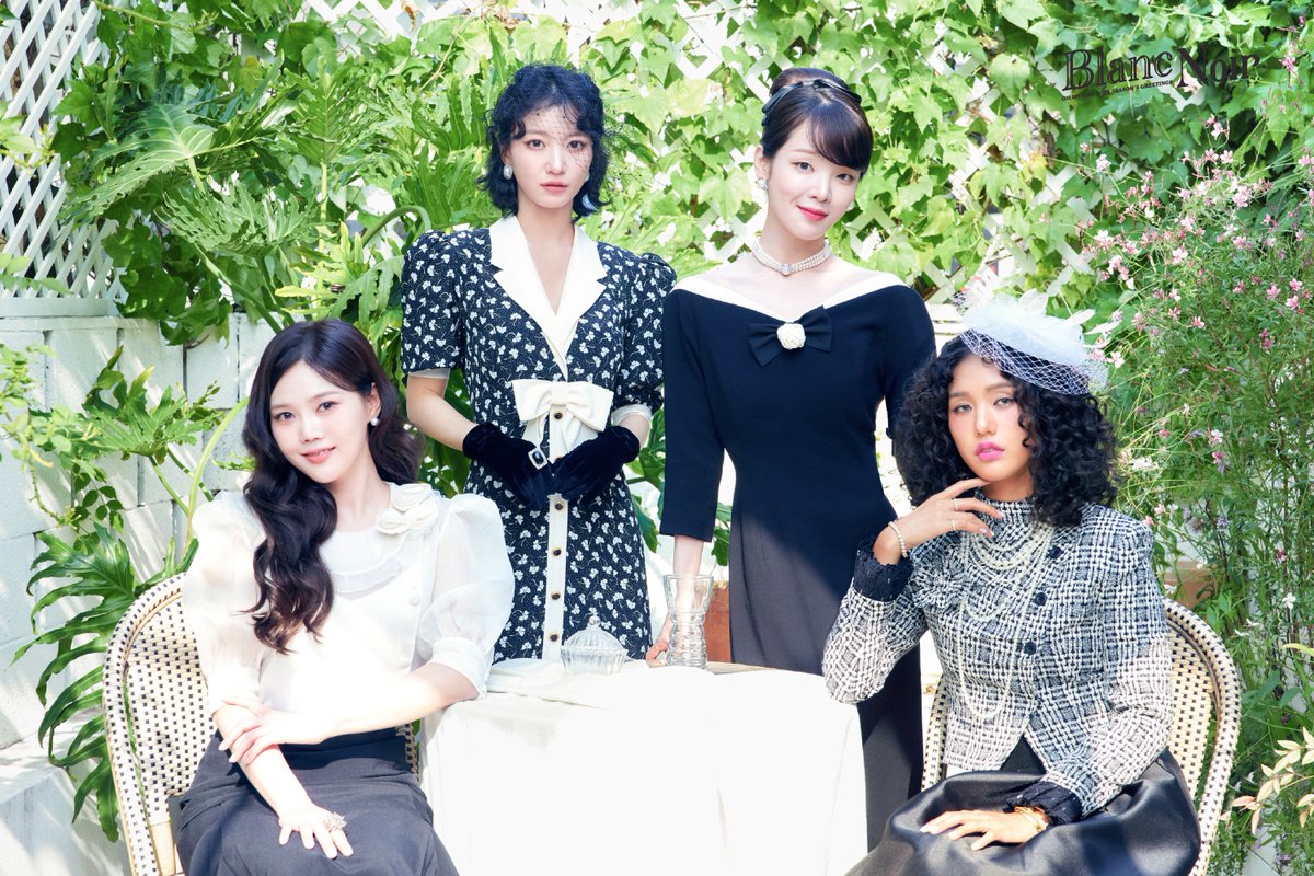 8_OHMYGIRL's tweet image. 오마이걸(OH MY GIRL) 2026 SEASON’S GREETINGS [BlancNoir]

#오마이걸 #OHMYGIRL #OMG
#2026SEASONSGREETINGS