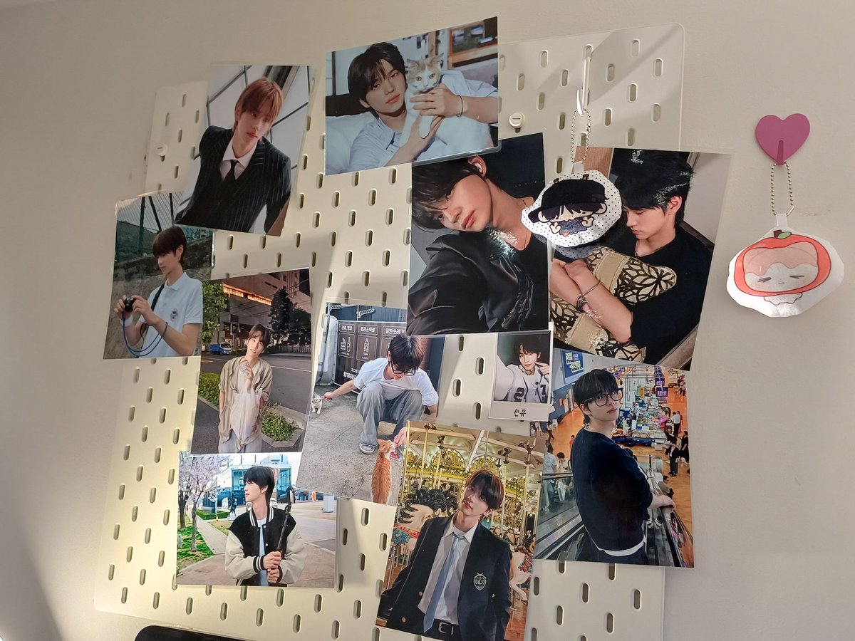 dear_yudam's tweet photo. #클래식_영화_같은_너
#Scene_YOU #신유 #SHINYU
카페 앞에 신유가 날개 달고 있는데 안 들어갈 수가 있나요🥺
기본 특전 세트가 이렇게나 많아요.
특히 엽서모양 스티커가 재질도 톡톡하니 너무 예뻤어요💙
#Happy_SHINYU_Day
#신유생일축하할시간은있고 https://t.co/JnNeNKYk3s