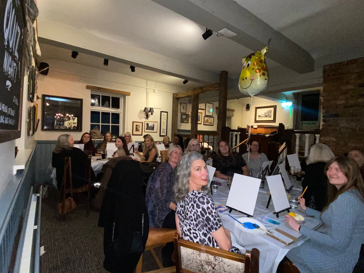 MartinTolhurst1's tweet image. 🎨 Longfield team night out = success! 🎨

A fun Sip &amp;amp; Paint evening full of creativity, laughter and great company.

Always good to unwind with #TeamTolhurst! 💙

#TeamNightOut