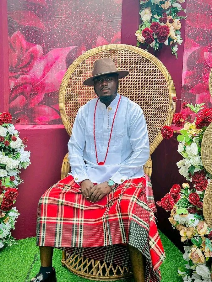 Ijaws don't have identity crisis.
Our relationship is by blood not by the tune of our tongue.
The Ijaw can trace there lineage to the beginning.
From Ebeni /kolokuma to bonny.
 Amasoma to  okirika .
Yes we don't have identity crisis.
Thumbs up to MC Erepa