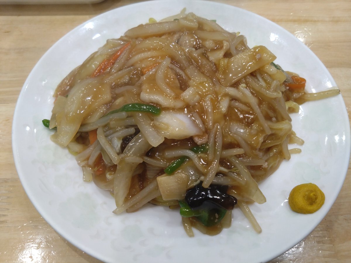 Kobelma's tweet image. また、個人的好み筆頭のビールスポットで #小樽酔いとこ でもある #小樽倉庫ナンバーワン でのビール、#桂苑 での #小樽あんかけ焼きそば

#小樽三角市場 で焼き魚を食べ…、

→