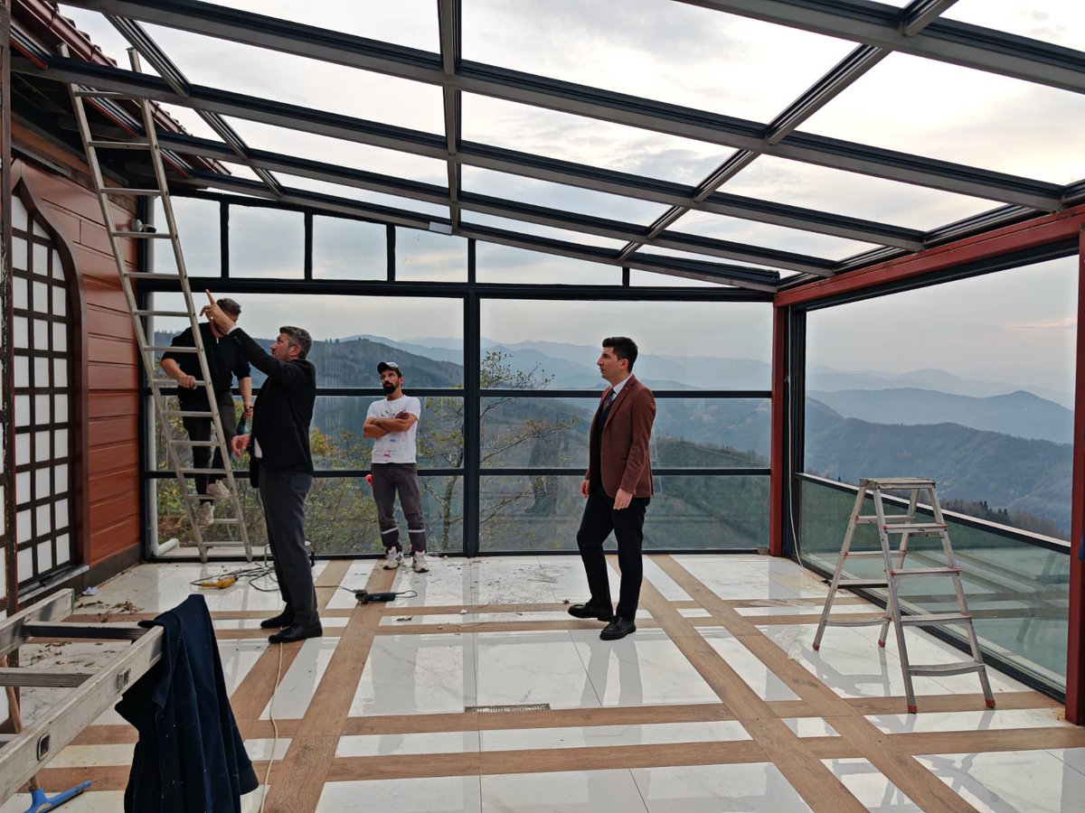 Rize turizm mastır planları kapsamında yapımına devam edilen Kıble Dağı Dua Tepesi’nde restoran inşaatında incelemelerde bulunduk. Bitme aşamasında olan Kır lokantası ilçemize şimdiden hayırlı olsun.