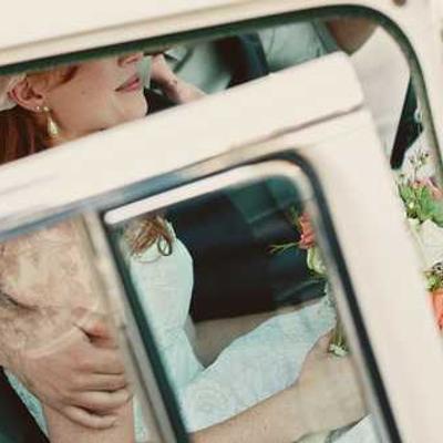 寝坊した！時計見て焦ったけど、ダッシュで準備してギリギリ間に合った！セーフ！