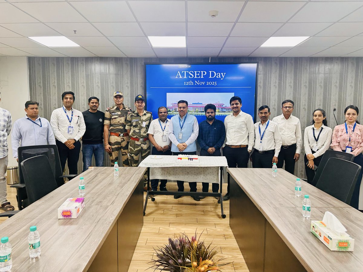 aaibhuairport's tweet photo. ✈️ भुज एयरपोर्ट पर मनाया गया #ATSEPDay —
उन silent heroes को समर्पित, जो रडार और सिस्टम्स के पीछे रहकर हर उड़ान को सुरक्षित बनाते हैं।

संचार, नेविगेशन और सर्विलांस – हर पल सतर्क!

👏 “Air की Safety, Ground से शुरू होती है — ATSEP के साथ।”
@aairedwr 
@AAI_Official https://t.co/9YNm1nCCFS