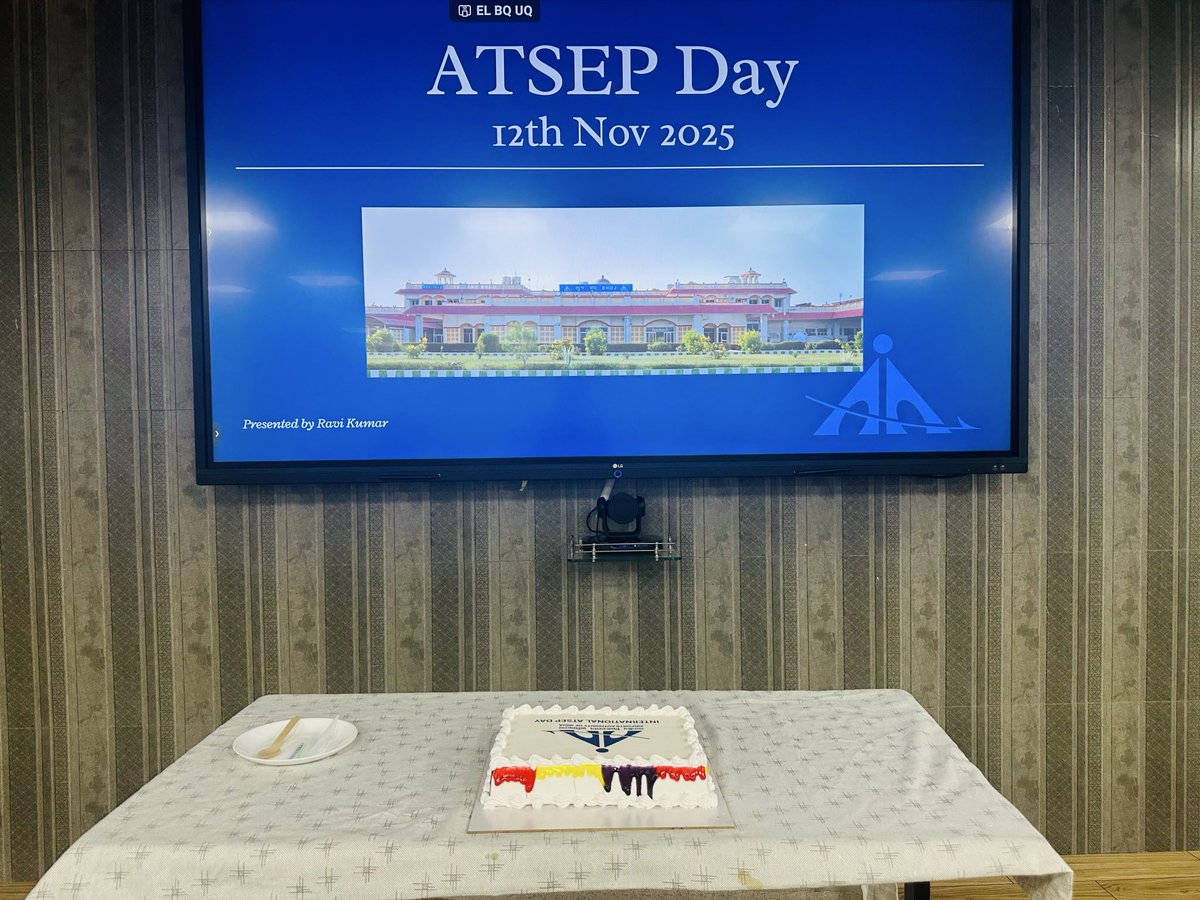 aaibhuairport's tweet photo. ✈️ भुज एयरपोर्ट पर मनाया गया #ATSEPDay —
उन silent heroes को समर्पित, जो रडार और सिस्टम्स के पीछे रहकर हर उड़ान को सुरक्षित बनाते हैं।

संचार, नेविगेशन और सर्विलांस – हर पल सतर्क!

👏 “Air की Safety, Ground से शुरू होती है — ATSEP के साथ।”
@aairedwr 
@AAI_Official https://t.co/9YNm1nCCFS