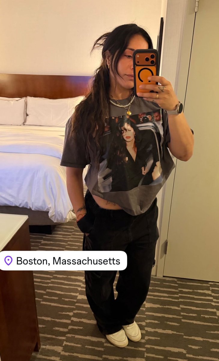 Raquelwalker's tweet image. Alone in my hotel room