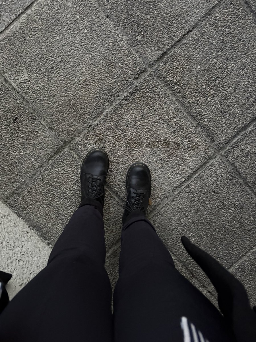 ArtoisLibra's tweet image. #workinglady #dressedforsuccess Durch den Nebel in den vorletzten Arbeitstag. 
Wieder Veranstaltungsbetrieb, hoffentlich ohne die gestrigen Diskussionen mit Vortragenden, die meine Aussendungen weder lesen noch ernst nehmen.
Nachmittags möchte ich in die Kraftkammer.