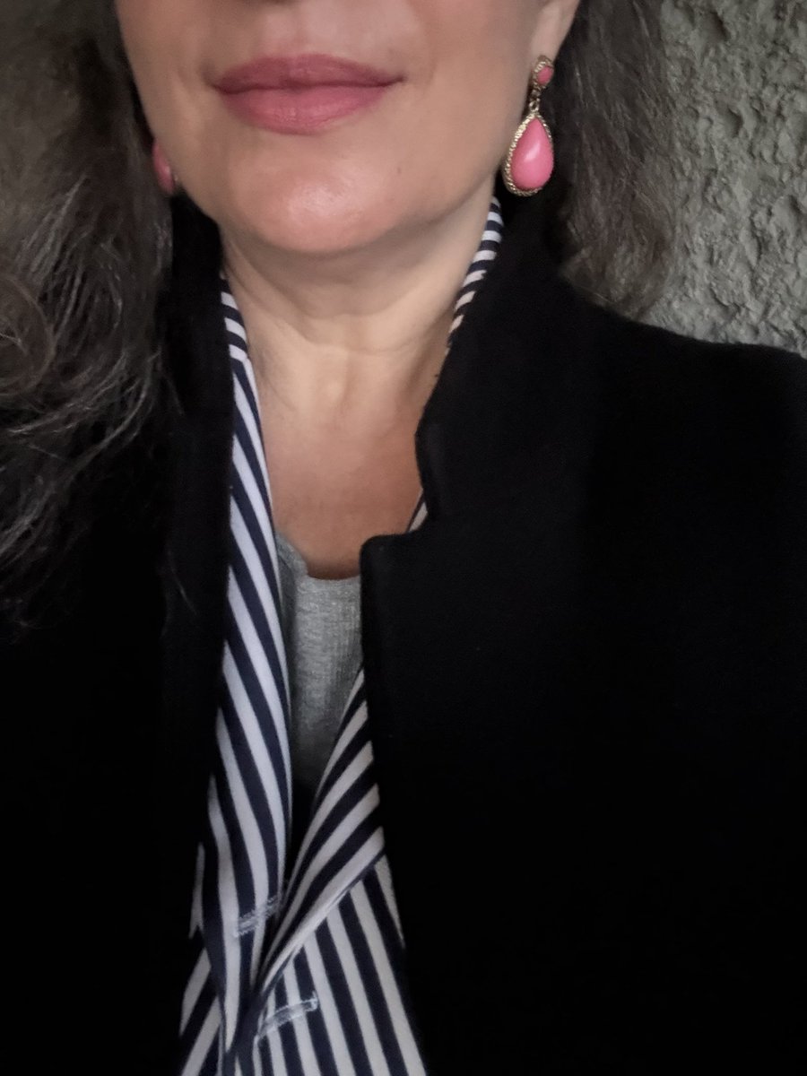 ArtoisLibra's tweet image. #workinglady #dressedforsuccess Durch den Nebel in den vorletzten Arbeitstag. 
Wieder Veranstaltungsbetrieb, hoffentlich ohne die gestrigen Diskussionen mit Vortragenden, die meine Aussendungen weder lesen noch ernst nehmen.
Nachmittags möchte ich in die Kraftkammer.