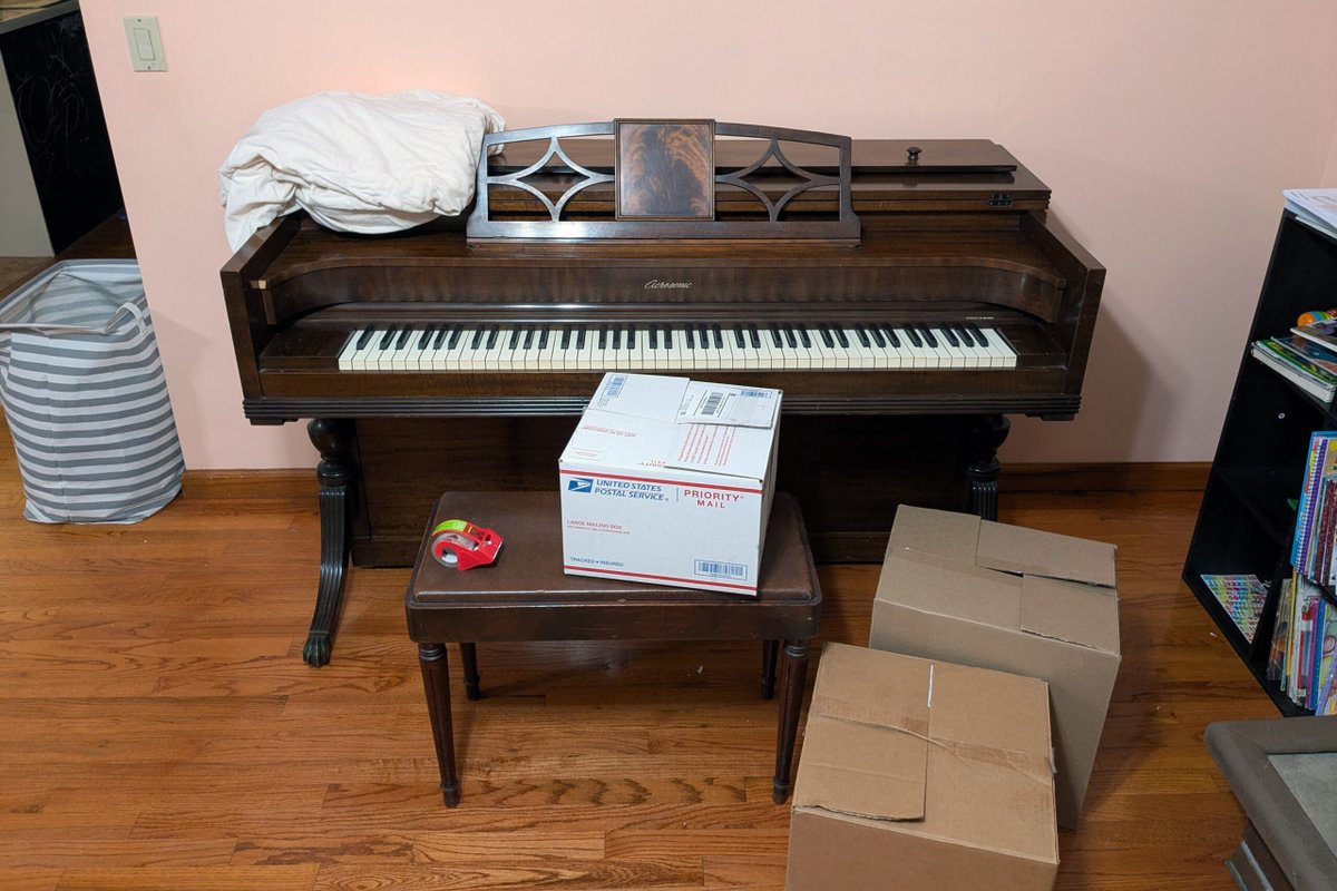 HomeWithRob's tweet image. How to Get Rid of Hard-to-Discard Items When Decluttering Your Home or Prepping for a Move dlvr.it/TPCr7S