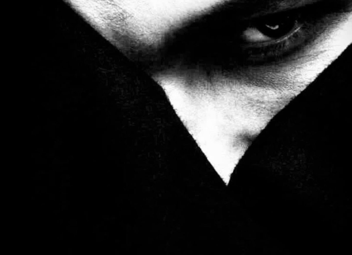 Die Geschichte des zwanzigsten Jahrhunderts zeigt

daß der Mensch keine Instanz kennt
die ihn am Töten hindern könnte
sobald die Umstände es erlauben.

hans magnus enzensberger
1929 - 2022