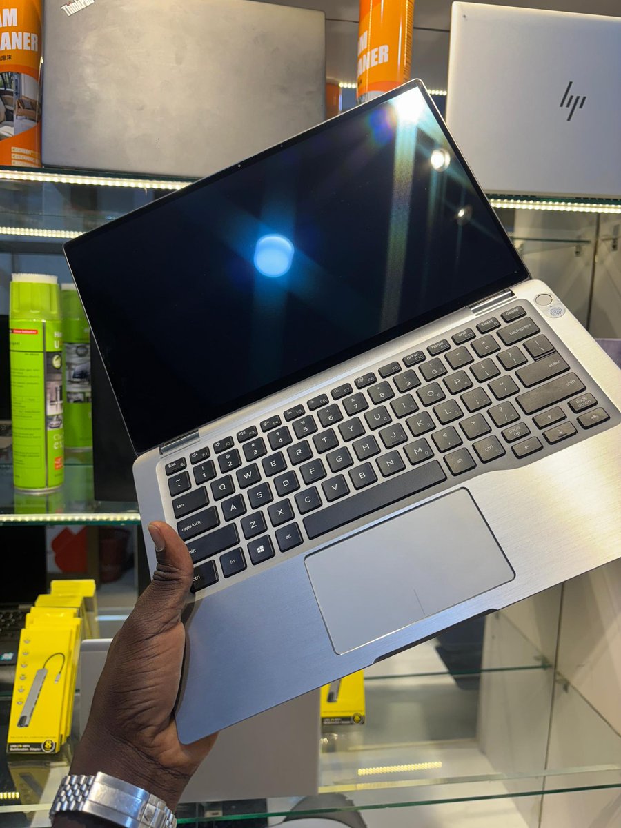 HAKIM934134's tweet image. Dell latitude 7400 2in1 metallic body 
Touch screen ✅x360 flip 
Core I7 ✅
16GB✅
512 ssd storage ✅
Backlight keyboard ✅
Excellent battery +original charger 
 1500,000 UGX 

WhatsApp /call +256704490638