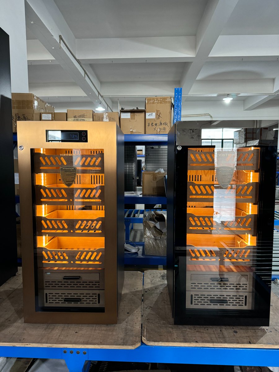 Yohtron's tweet image. Yohtron Cigar Humidor, YC-88 Premium Model, Black And Rose Gold For Option.
#yohtron #humidor #yohtronhumidor #cigarhumidor #cigarcabinet #cigarcooler #cigarshop #Cigarlifestyle #electrichumidor #compressorhumidor #cigarbar #cigarlounge