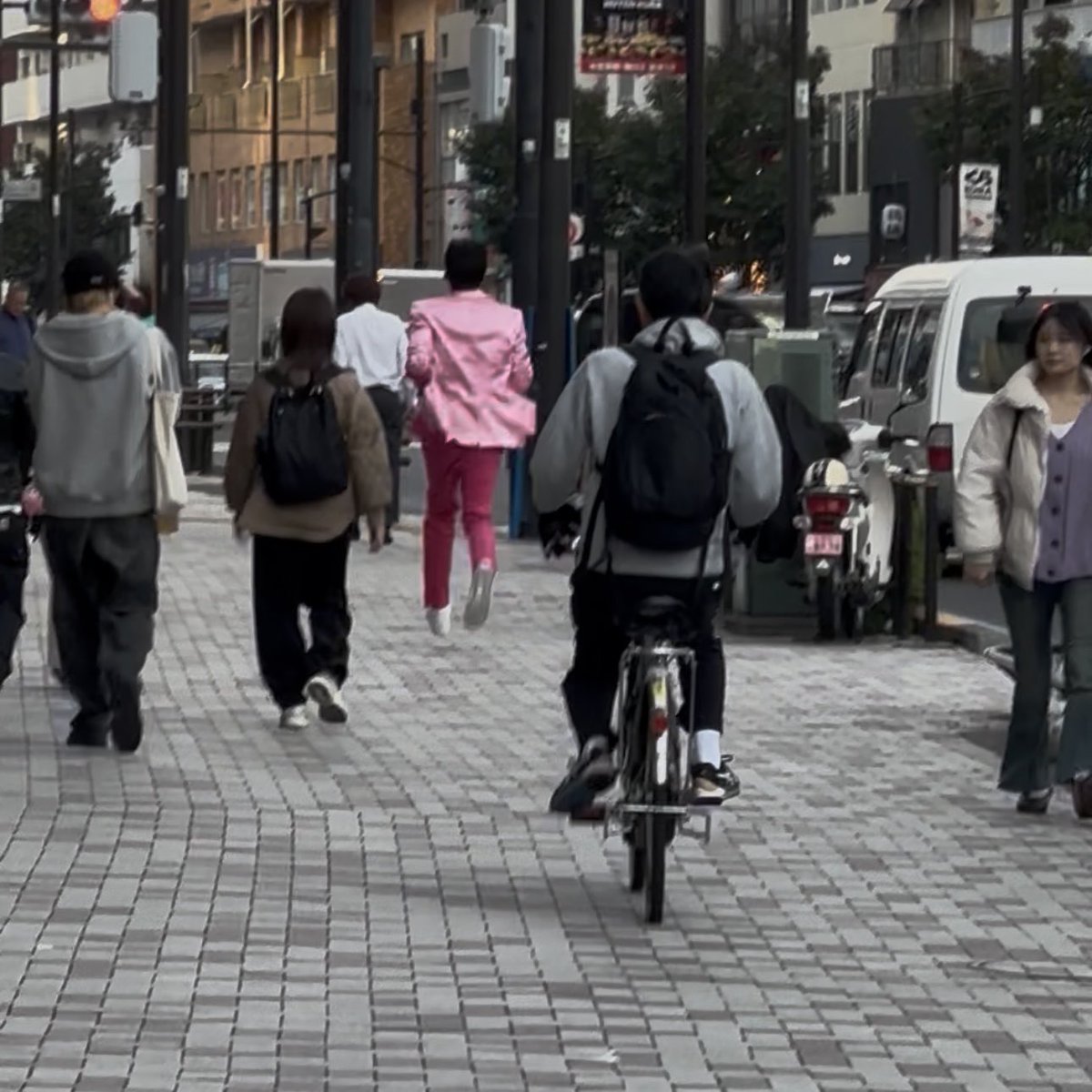 ericco_8810's tweet photo. 🔒
わたしの横を今ピンクの人が駆け抜けて行った🤣 https://t.co/gB6lVgjZQ8