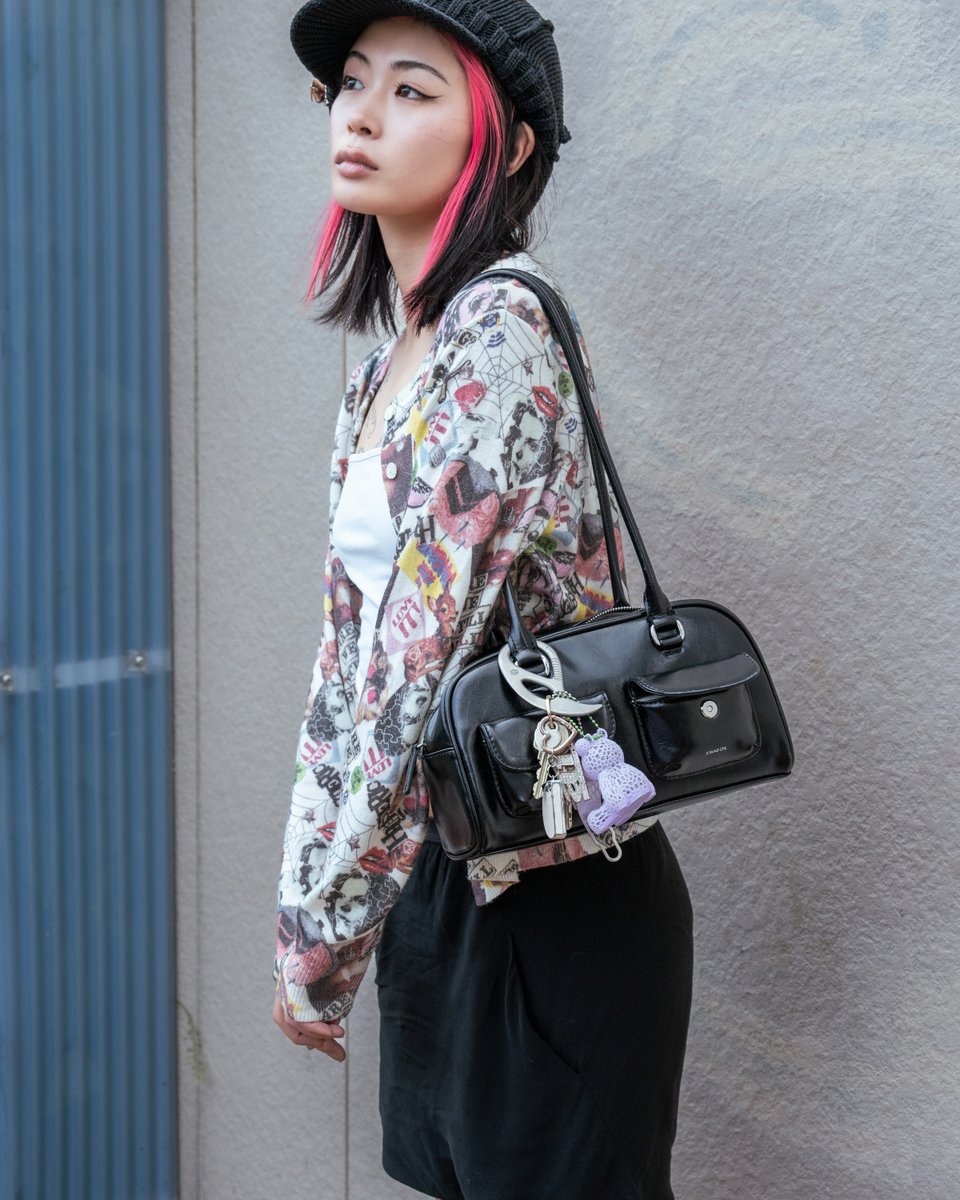 Marumi／モデル
droptokyo.com/freshsnaps/347…

モデル活動をしながらCC STORE と SO NAKAMEGURO で働く。趣味はお買い物。今1番行きたいところはニューヨーク。好きなお寿司はエンガワと大トロ。  

トップス／#SMOOCH
カーディガン／#HYSTERICGLAMOUR
ボトムス／#RickOwens
シューズ／#PaulaCanovasdelVas