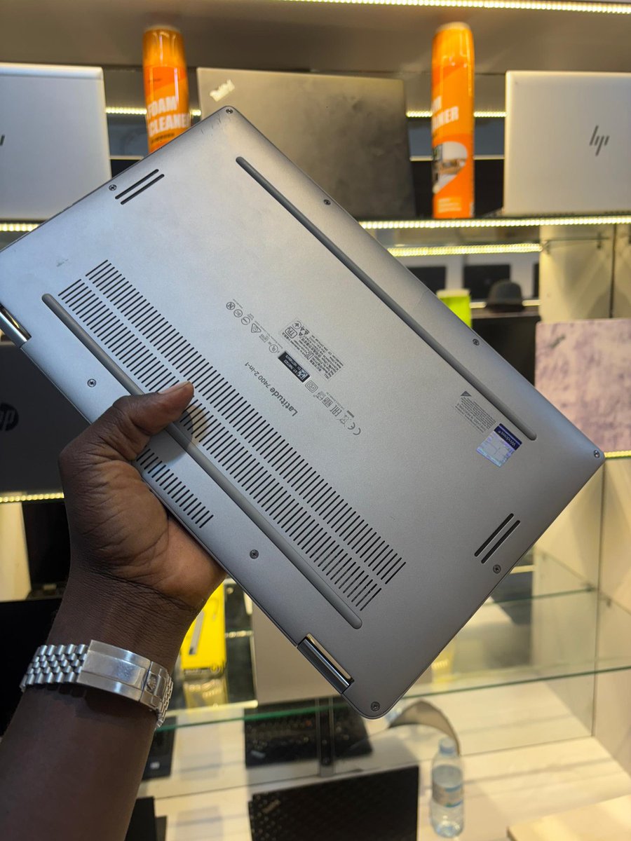 HAKIM934134's tweet image. Dell latitude 7400 2in1 metallic body 
Touch screen ✅x360 flip 
Core I7 ✅
16GB✅
512 ssd storage ✅
Backlight keyboard ✅
Excellent battery +original charger 
 1500,000 UGX 

WhatsApp /call +256704490638