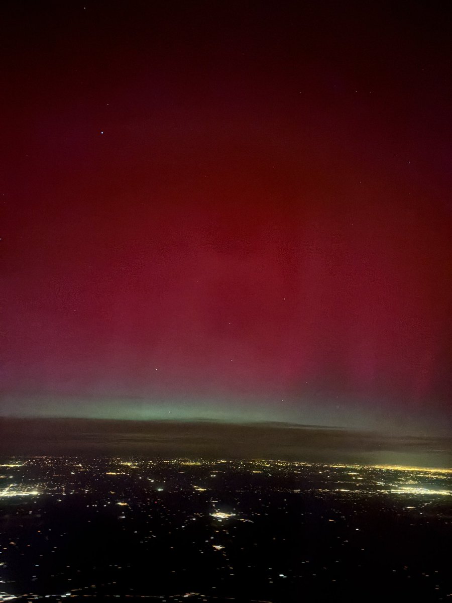 adrienne_nbc5's tweet image. And this is why I always book a window seat! Flying back to DFW tonight I was dazzled by the aurora borealis from 35,000 feet! 😍 ✈️