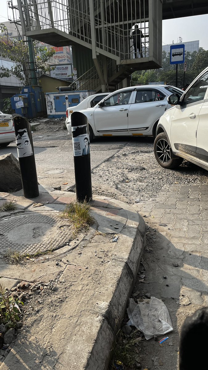 nandeesh_rai's tweet image. Broken road and potholes on the entry point and stretch to Embassy Golf Links. This is the entry point right below the walkway bridge on Domlur inner ring road. @ICCCBengaluru @GBA_office @GBAChiefComm @KJGeorgeOffice @mlanaharis can we please fix
