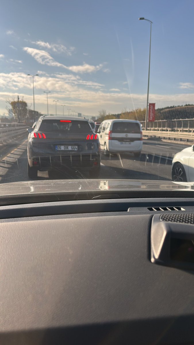 Sayın başkan bende yapay zekaya bu sorunun sorumlusunu sordum belediye dedi. İsterseniz yapay zekaya ben sorayım sizin yerinize bu sorunu nasıl çözeceğinizi. Yok doğru soru bu olmalıydı sizin için de o yüzden. <a href="/mansuryavas06/">Mansur Yavaş</a> #ankara #abb