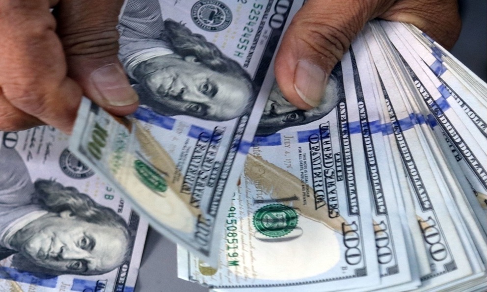 💰 Sigue la fuga de capitales en México 📉 Durante octubre, se registró una salida de 43 mil 641 millones de pesos, según datos del Banco de México, lo que marca siete meses consecutivos a la baja.

Nota completa: tinyurl.com/4czsd4ee
#Negocios