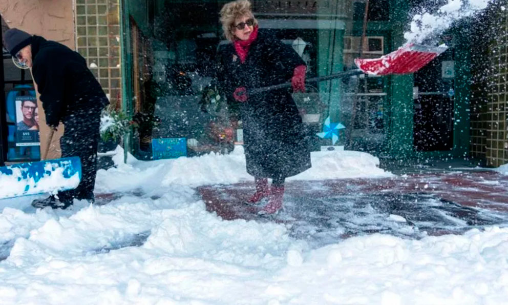 ❄️🇺🇸 Ola de frío ártico afecta a 200 millones de personas en Estados Unidos 🥶

La primera ola de frío ártico de la temporada ha impactado a más de 200 millones de personas en Estados Unidos, dejando intensas nevadas y las temperaturas más bajas registradas hasta ahora. 🌨️

Nota