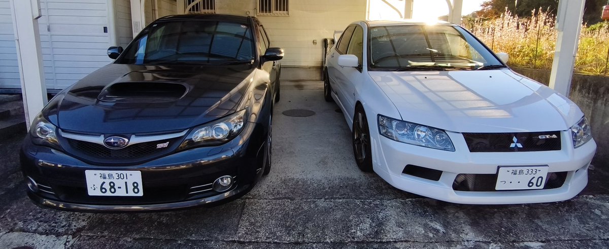 ffr_hq's tweet image. 帰宅すればインプとエボが並ぶ不思議な家…笑