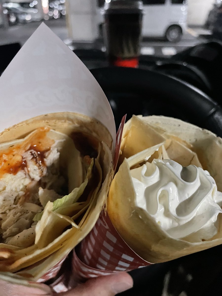 Miner_1978's tweet photo. #弘前市 #CoCoSA #ヒロロ #美味しいものクラブ #マリオンクレープ
そういえば昼食べてなかったので…
チキンチリ(しょっぱい)とバナナ(甘い)
トリプルエスプレッソラテ(熱い)
タンブラーにはコーヒー(牛乳割り、冷たい)
駐車場にスイスポ(銀)😃 https://t.co/sUEiWSVGuw