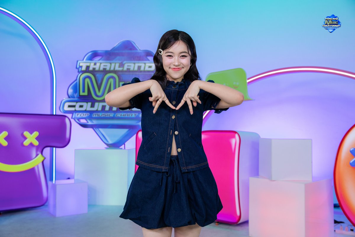 TMCcountdown's tweet photo. [𝑶𝑶𝑻𝑫✨] RISA NARISA - รักหมื่นครั้ง (Endlessly) | Thailand Music Countdown 

#RISANARISA #รักหมื่นครั้ง #TMC_EP25 #TMC2025 #ThailandMusicCountdown #TrueCJCreations #Ch3Thailand https://t.co/svpoVRSMNS