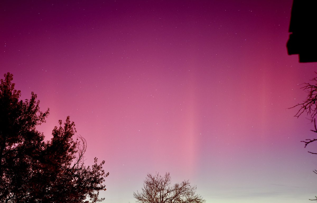 deepspaceduda's tweet image. Never ceases to amaze me how many incredible things we can witness in our own backyard. Thanks for this one, Sun!☀️

#Auroraborealis #northernlights #COwx @BianchiWeather