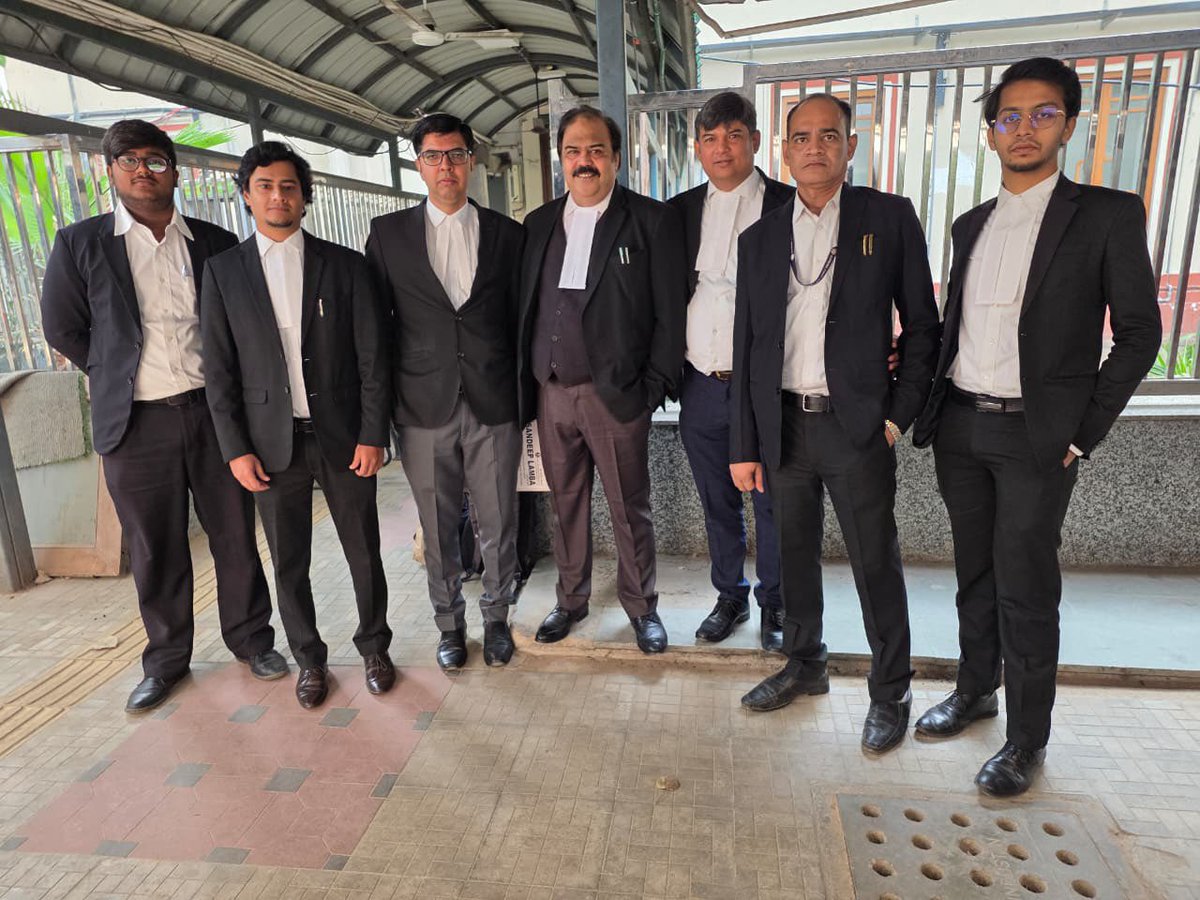 Mr Shahid Ali , adv along with other lawyer friends like Rajesh Ranjan , Rishi Bajpayee, Sandeep Lamba and ors appeared at Patiala House Court , N Delhi today in my case of forcibly evicting house of Pandara Park . Ministery officials threw our  luggages on the road and I had to