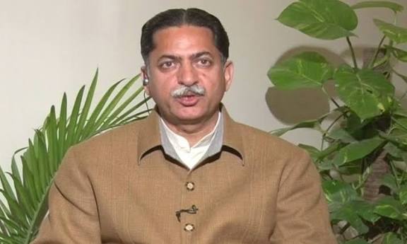 دیکھیں کامران انڈیا اس وقت غصے میں ہے. اگر ہم فیلڈ مارشل کو استسنی نہ دیتے تو ہوسکتا ہے انڈیا ہمارے فیلڈ مارشل کے خلاف اسلام آباد کے کسی تھانے میں پرچہ درج کروا دیتا. استسنی کی وجہ سے اب انڈیا ایسی حرکت نہی کر سکتا.